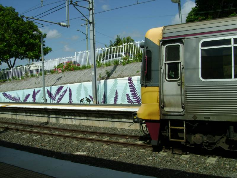 Corinda
Another view of EMU 74 at Corinda
