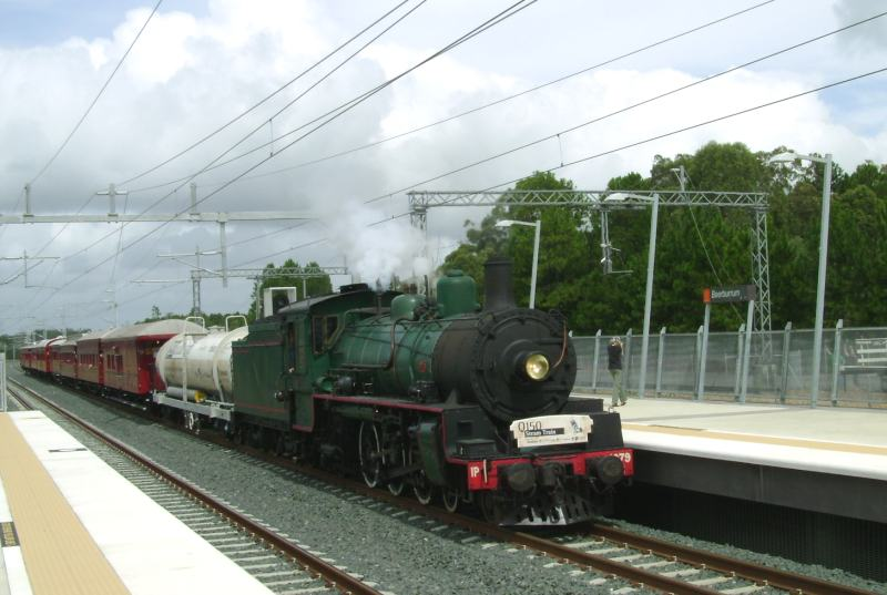 BB18.25 1079
BB18.25 1079 Q150 train through Beerburrum 2009
