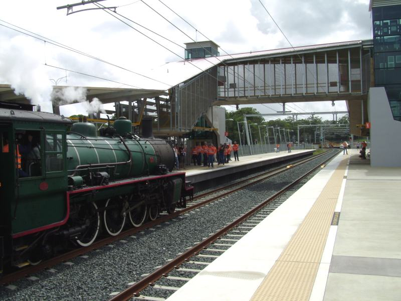 BB18.25 1079
The then new Beerburrum station had just opened.  Construction crews on platform 2009.
