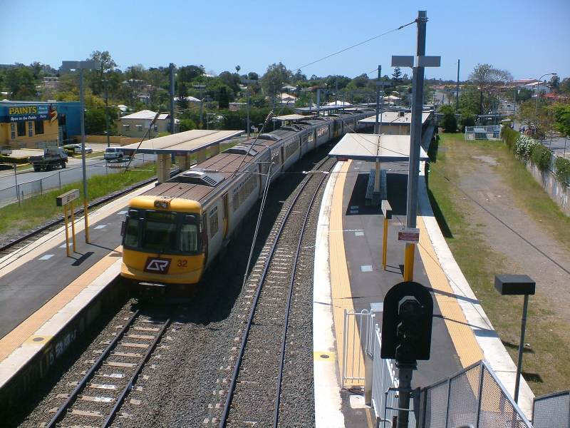 Darra of old
Darra EMU32 trailing down service departing, 2008.
