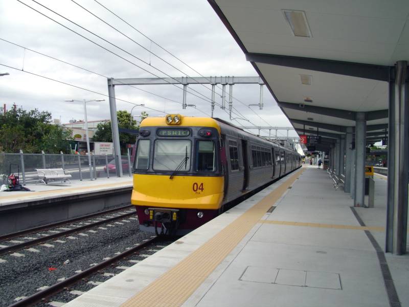 EMU 04 Darra
EMU 04 platform 2 Darra, Ipswich service November 2010.
