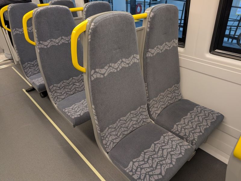 Double seat.
