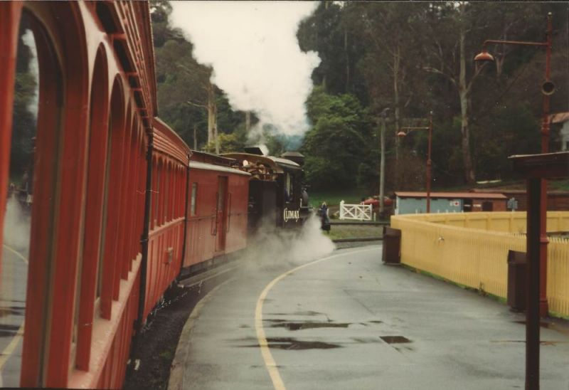 Luncheon train hauled by Climax locomotive.
1694 was retrieved by PBPS from Erica in the 1960s and restored to operation in 1988.  An impressive restoration.  Was withdrawn in 2001 for further works.  Returned to service in 2013.
