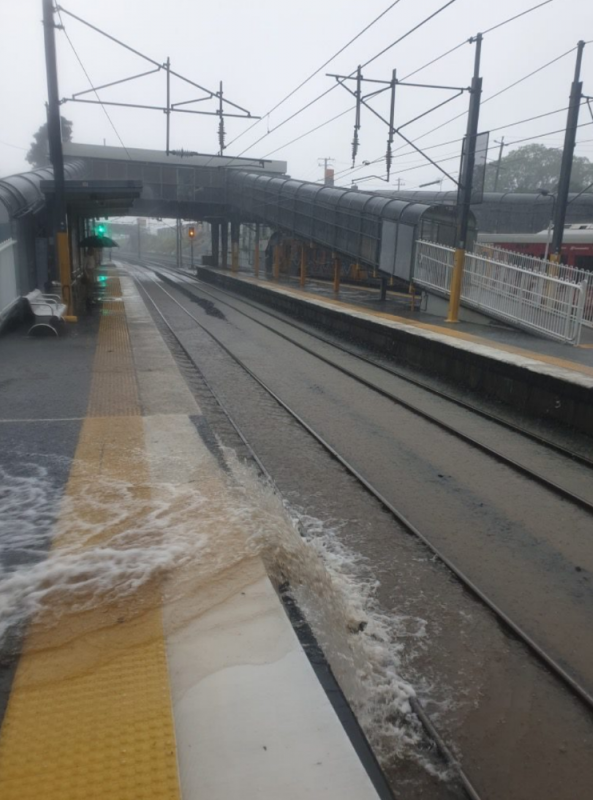 Wooloowin station 
